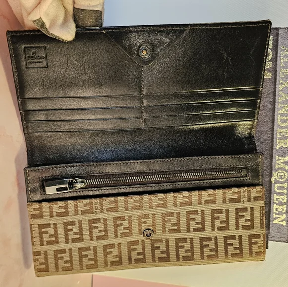 👜Fendi Zucchino Canvas & Leather Vintage Wallet in Continental Brown & Beige - Picture 2 of 15